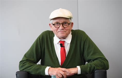 The former was a strict vegetarian and devout methodist, the latter a clerk at a local accountancy firm who was also an amateur artist (with a particular fondness for photography). David Hockney wird 80 | monopol