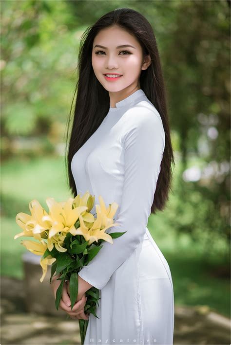 Cùng nhìn gái xinh mặc áo dài trắng cute nhất Sai Gon English Center