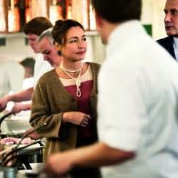 Hortense laborie (catherine frot) is een bekende chefkok die in de périgord streek werkt en woont, gelegen in de dordogne. Les saveurs du palais - film 2012 - AlloCiné