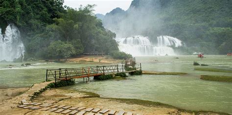 Ban Gioc Detian Falls In Vietnamchina Border Cao Bang