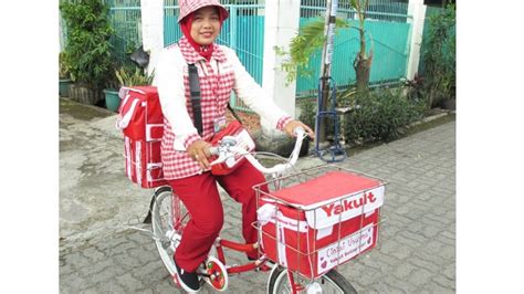 Minimum order of 50bottles free delivery and we issue receipt at your doorstep! Gaji Yakult Lady / Yakult Ceko Cabang Madura Youtube ...