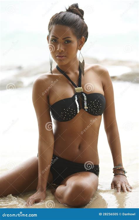 Het Thaise Model Van De Bikini Stock Afbeelding Image Of Oceaan Genieten 28256505