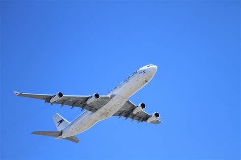 Porwanie samolot (znany również jako porwanie samolotu , skyjacking , płaszczyzny porwanie , samolot przeciskania , napadu powietrznego. Joanna Orda. Prawo wczoraj i dziś: Porwanie samolotu