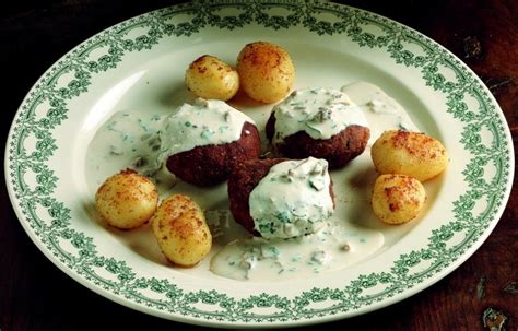 Le polpette di funghi e zucca sono la versione vegetariana delle classiche polpette di carne in una ciotola lavate i funghi per eliminare il terriccio, poi fateli rinvenire in un pentolino con acqua tiepida. Ricetta Polpette con salsa ai funghi - Le ricette de La ...