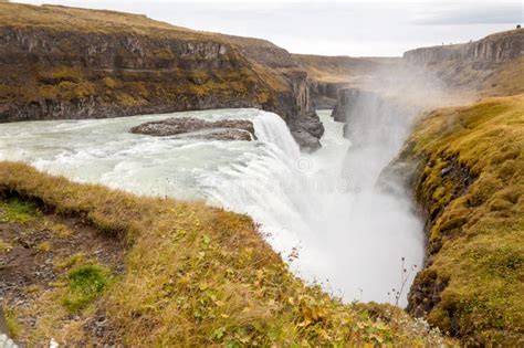 Cascada De Gullfoss En El Río De Hvita Islandia Imagen De Archivo
