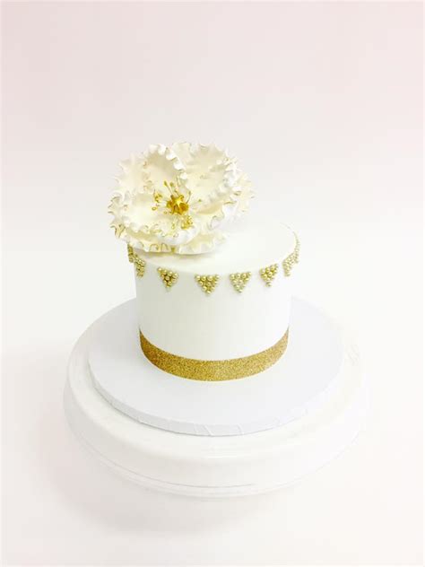 44 gifts for womens birthday ranked in order of popularity and relevancy. Women's Birthday Cakes - Nancy's Cake Designs