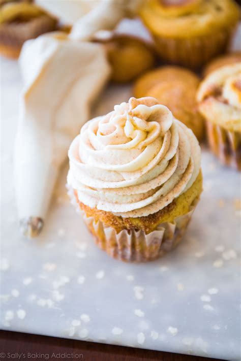 Snickerdoodle Cupcakes With Cinnamon Swirl Frosting