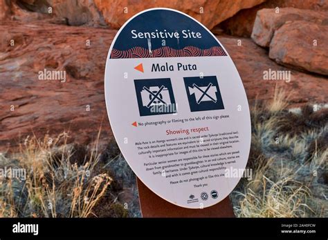 Uluru Ayers Rock Sign Hi Res Stock Photography And Images Alamy