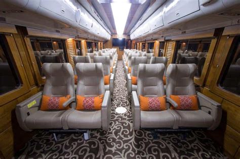 Ternyata penumpang kereta api solo semarang ini cukup banyak lho, apalagi kalau weekend atau libur panjang. Perbedaan Kelas Ekonomi, Bisnis, Eksekutif pada Kereta Api
