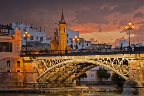 Triana Es Uno De Los Barrios Más Conocidos De Sevilla Ven A Visitarla