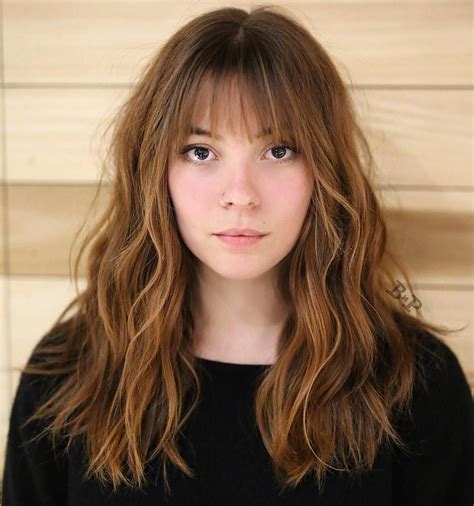 Long Wavy Hairstyle With Straight Bangs Long Wavy Hair Short Hair With