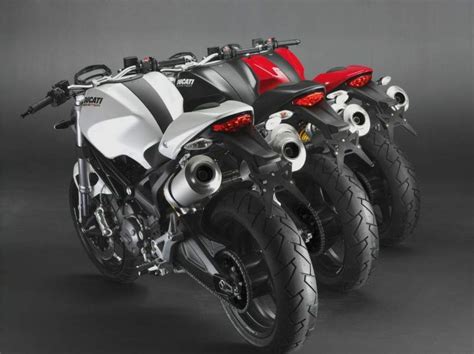 Which is a big deal, because this is a glimpse of the monster family's future, and the new 696 that must carry urbanista grabbing gucci style, ducatista arresting performance, and enough outdrive's sister site onewheeldrive.net does the first road test of ducati's 2009 monster 696 on north american soil. DUCATI Monster 696 specs - 2009, 2010 - autoevolution