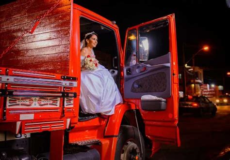 Noiva Chega Ao Casamento De Caminhão Para Homenagear O Pai Só Notícia