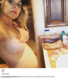 Jason Biggs Pregnant Wife Jenny Mollen Shares Nude Selfie Daily Mail