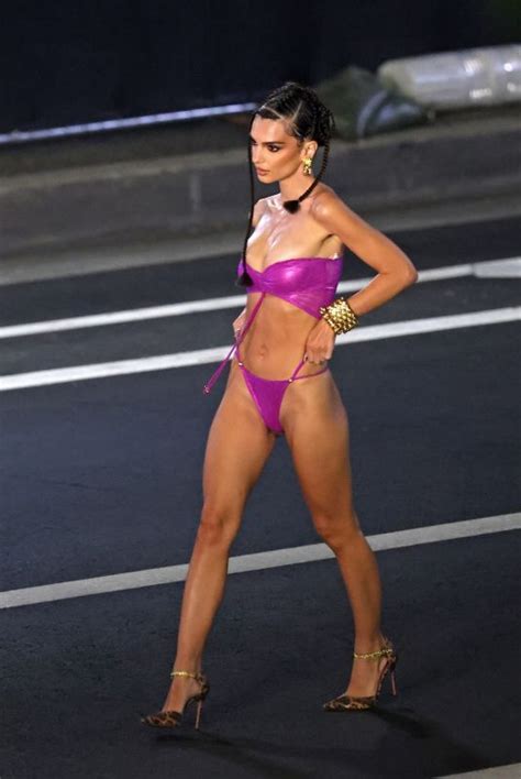 emily ratajkowski in bikini at rihanna s savage x fenty runway show in los angeles 09 01 2021