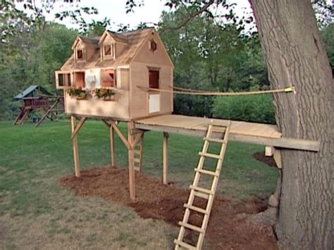 Become the architect of your playgroundif you ever wanted to construct a skyscraper, rocket or a pyramid as a child, now you can! How to Build a Tree Fort | how-tos | DIY