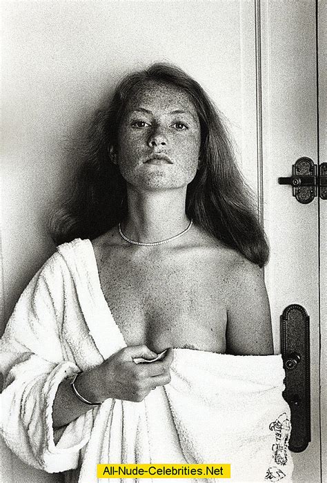Isabelle Huppert Posing Sexy Topless And Fully Nude