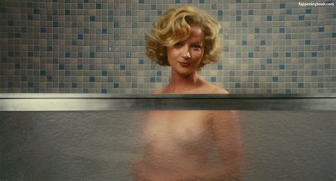 Gretchen Mol Nude Sexy The Fappening Uncensored Photo