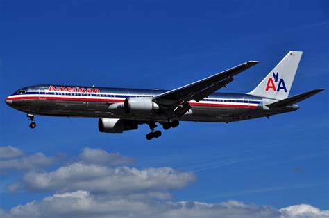 File:Boeing 767-323ER - American Airlines (N379AA).jpg - Wikipedia