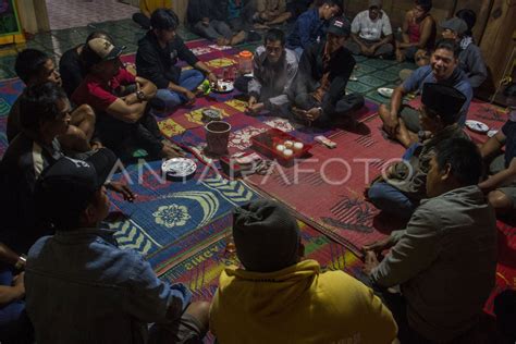 ADAT PERNIKAHAN SUKU DAYAK MERATUS ANTARA Foto