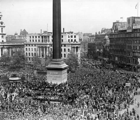 happy and glorious fantastic pictures of ve day in london 1945 flashbak
