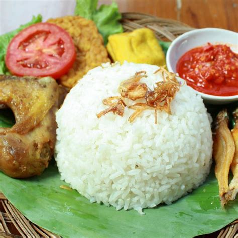 Menguasai cara membuat nasi kuning adalah yang terpenting tentunya. Nasi Kuning Ketan Betawi / Pin Di Indonesian Food ...