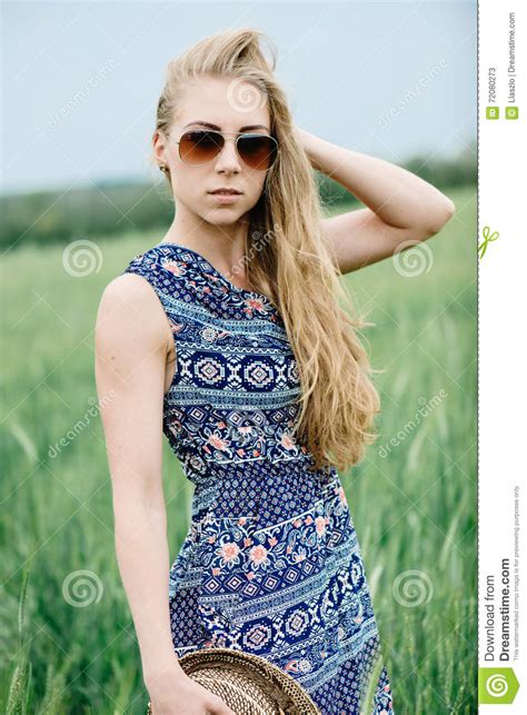 Summer Lifestyle Woman Standing On Field Stock Image Image Of Grass Standing 72080273