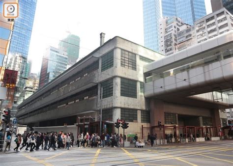 Aug 22, 2021 · 由2003年起空置、擁有超過80年歷史的中環街市，早前經市區重建局活化保育後，將於明日（23日）開幕試業。 活化後的中環街市保留部分原有設計. 不滿中環街市擬改建商場 團體倡建綠色廣場｜即時新聞｜港澳｜on.cc東網