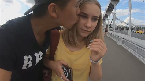 Kissing Selfie Prank In Russia ЦЕЛУЕМ ДЕВУШЕК ПИКАП ПРАНК Хочу девушку 24 часа Кирилл