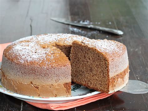 La torta al cioccolato è un dolce senza latte classico e intramontabile della pasticceria italiana, che piace sempre a tutti. TORTA CIOCCOLATO AL LATTE ricetta dolce senza burro