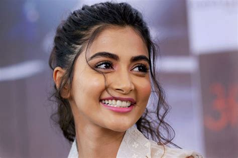 Music composed by mickey.j.meyer, directed by srikanth addala & produced by aditya music india private limited. Pooja Hegde Hot & Sizzling Look Pics Photos Images