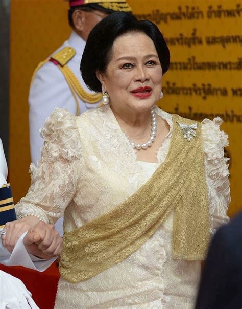 สมเด็จพระนางเจ้าสุทิดา พัชรสุธาพิมลลักษณ พระบรมราชินี เสด็จพระราชสมภพเมื่อวันที่ 3 มิถุนายน พ.ศ. พระสิริโฉมงดงามตรึงใจ "พระราชินีสุทิดาฯ" ในฉลองพระองค์ผ้า ...
