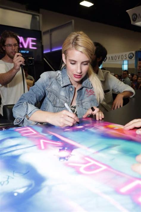 Emma Roberts Signing Autograph At Comic Con International 2016 In San Diego 07 21 2016 Hawtcelebs