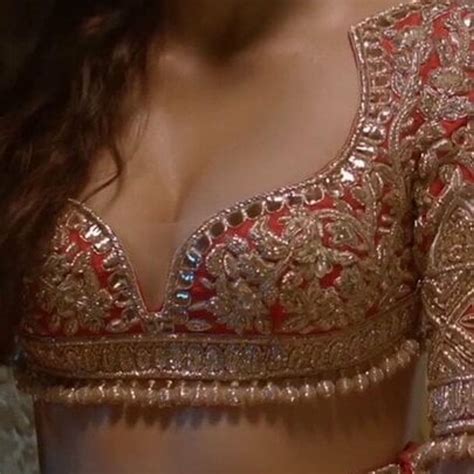 Actress Kriti Sanon Spicy Thighs Show Photos Kriti Sanon Hot Cleavage