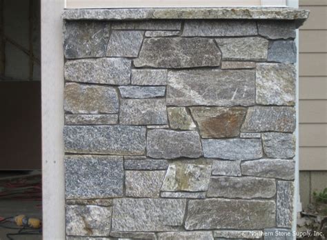 Natural Stone Thin Veneer Rocky Mountain Granite E Z Set Wainscot