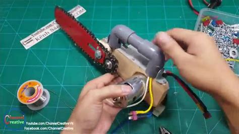 Cara membuat kerajinan miniatur rumah dari kardus yang akan saya ulas berikut ini sengaja saya tulis beserta gambarnya agar sangat mudah untuk kamu praktikkan di rumah. Membuat Gergaji Chainsaw Mini dari Dinamo Motor 12v - Cara ...
