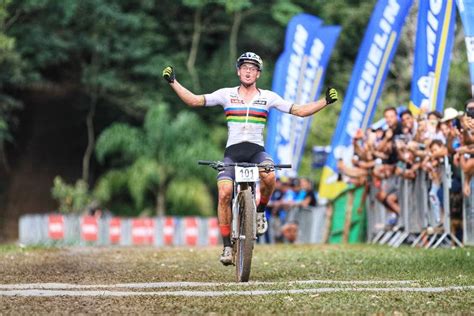 Jolanda Neff Y Martin Vidaurre Ganan Sobre El Circuito De La Copa Del Mundo En Brasil