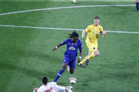 التقى رئيس نادي الهلال فهد بن نافل بالمدرب البرتغالي «خوسيه مورايس» وطاقمه المساعد، وودعهم بعد انتهاء فترة عملهم في ⁧‫الهلال‬⁩، مقدما شكره وتقديره لهم خلال الفترة التي قضوها مع الفريق الهلالي، ومثمّنًا كافة. موعد والقناة الناقلة لمباراة الهلال والتعاون اليوم في ...