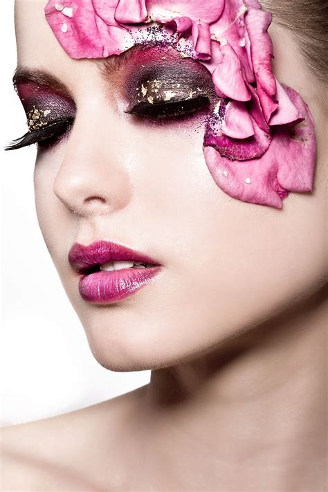 Pin By Chris Gilloch On Mandys Makeup Creative Makeup Flower Makeup