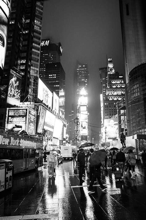 Vor diesem hintergrund erfordert nicht nur die erhebung der trackingdaten, sondern auch deren weiterverarbeitung durch diese anbieter einer. New York bei Nacht und Regen - Schwarz / Weiß Fotografie - Städtefotografie (mit Bildern ...