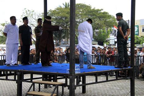 Isi borang nikah kemudian print borang setelah mendapat kelulusan berkahwin. Seks luar nikah: Lelaki pengsan sewaktu dihukum sebat 100 ...