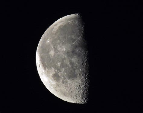 Waning Gibbous Moon April 2 2013 Cardston Ab Robert Pruner Flickr