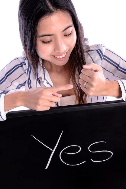 Premium Photo Girl Holding A Sign Saying Yes