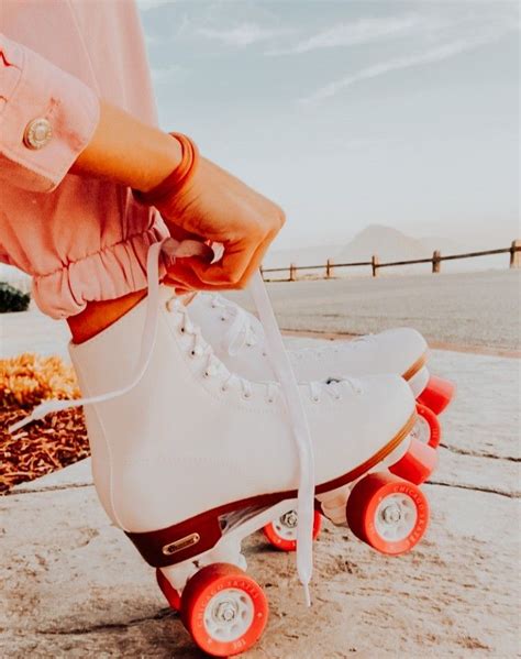 Pinterest мєнуα Retro roller skates Roller skates Skating aesthetic