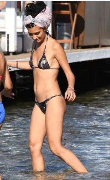 Turks Adore Her Tuba Büyüküstün S Bikini Shot Goes Viral Here Is Her Comment Al Bawaba