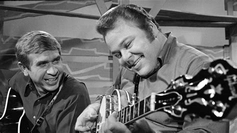 Roy Clark Hee Haw Host And Country Music Ambassador Dies At 85 Wbfo