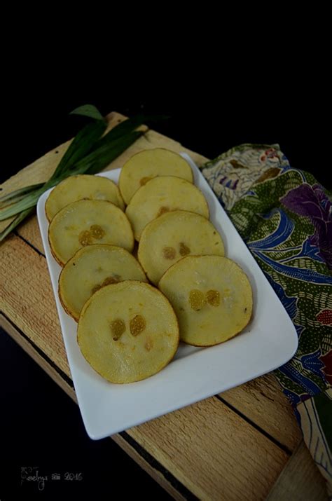Ubi ungu memiliki banyak khasiat, salah satunya untuk mencegah kanker karena ubi ungu memiliki zat anti oksidan yang tinggi untuk. Kue Lumpur Ubi | Dapur Comel Selma