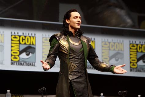 Лауреат премий лоренса оливье и «золотой глобус». File:Tom Hiddleston, Loki (4).jpg - Wikimedia Commons