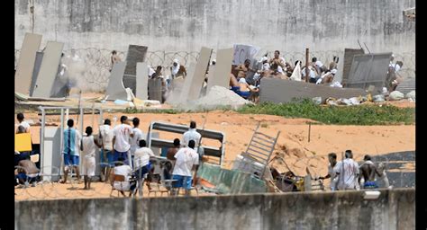 Brazil Jail Riot Leaves Over 50 Dead 16 Decapitated [photos]