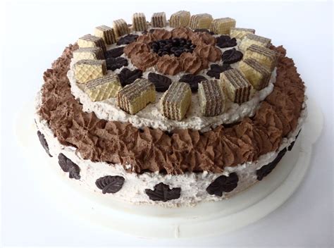 Mascarponecreme mit himbeeren und neapolitaner waffeln. VEGAN - GO FOR IT: MANNER TORTE
